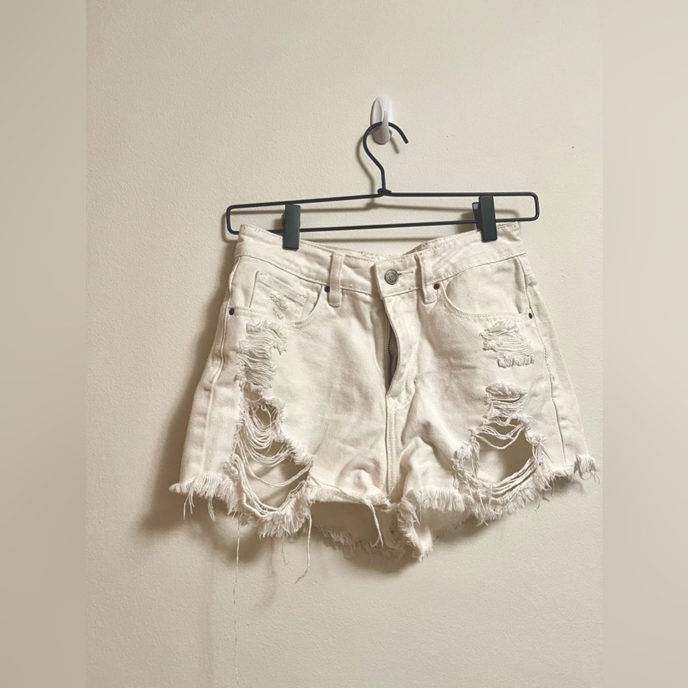 PacSun - Mom Short - White Distressed Short‎ - SIZE 26